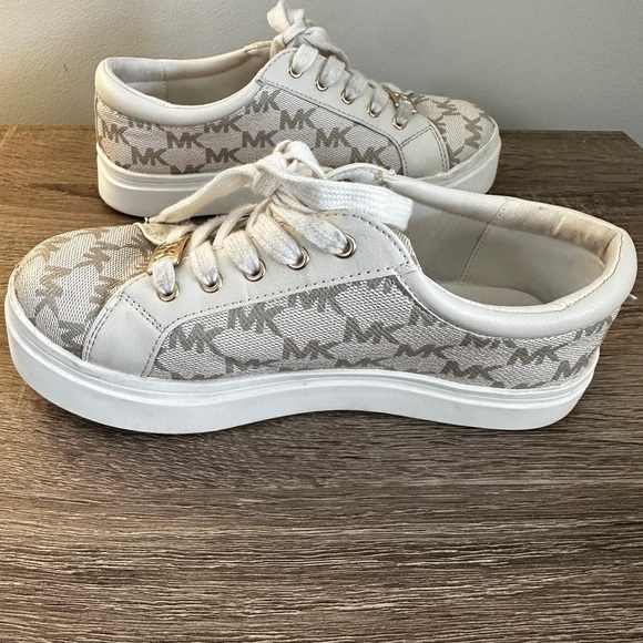 Michael Kors Kids Sneakers in White and Tan - Picture 3 of 6